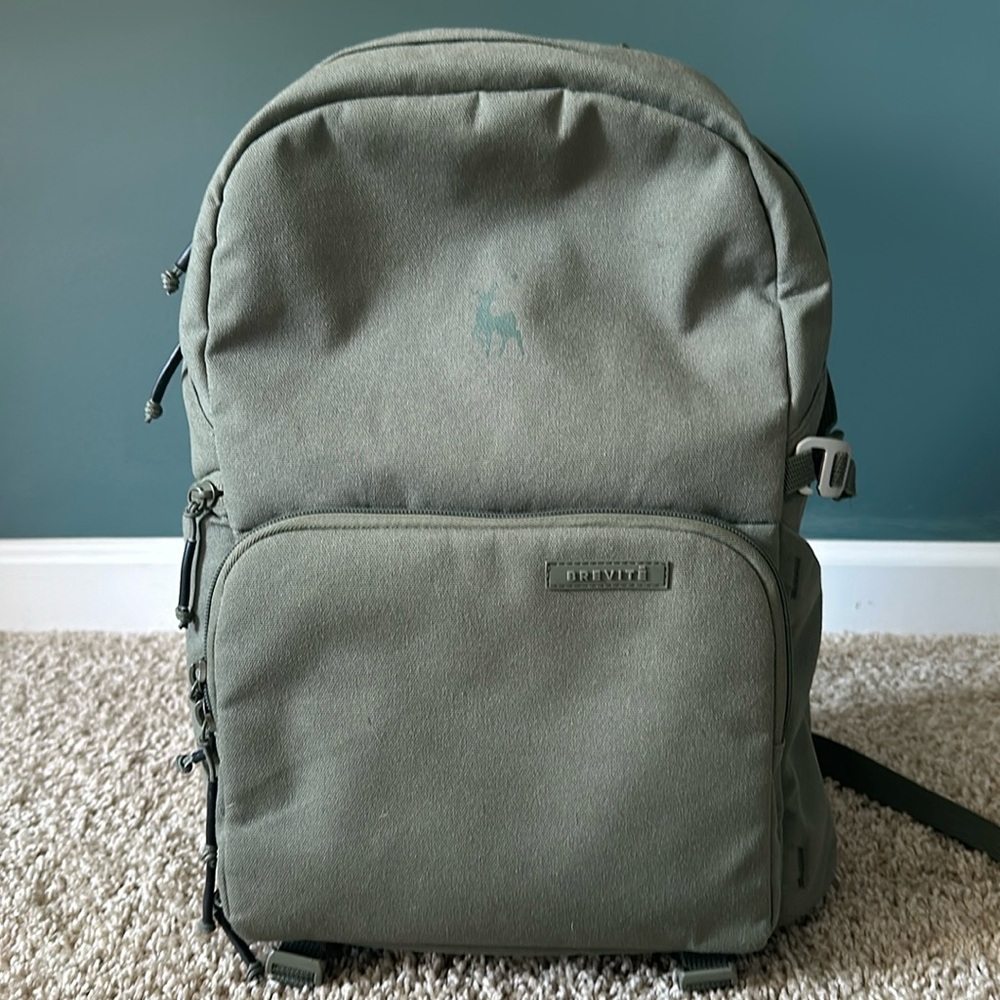 Brevite Jumper Camera Backpack Green